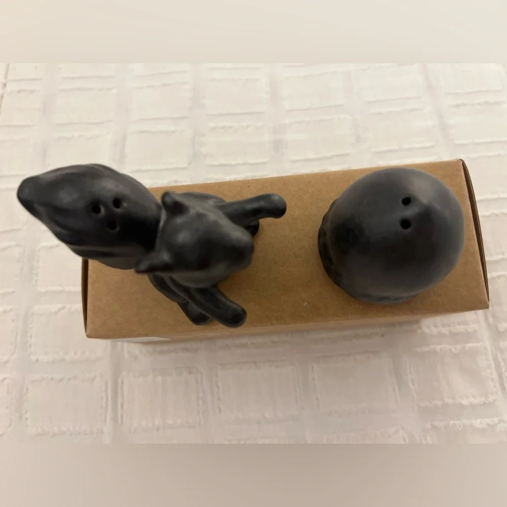 Pottery Barn Bronze Squirrel Acorn Salt Pepper Shaker Set Nature Woodland Decor
